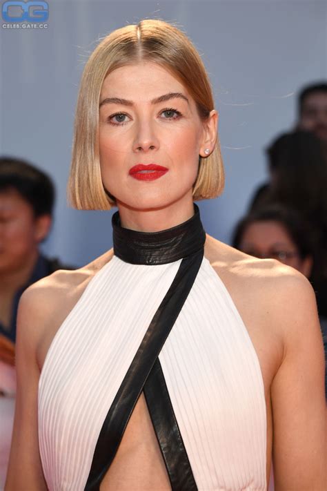 Rosamund Pike nude pictures from onlyfans leaks and playboy. Sex Scene