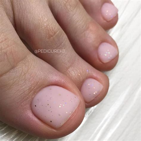 Нюдовый педикюр: 80+ нескучных идей для каждой красотки
