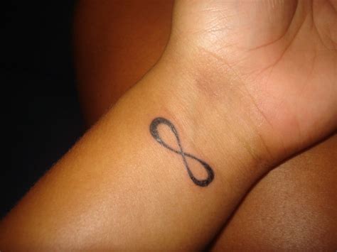 Tatuagem No Pulso Infinito - Tatuagem No Pulso Infinito No AC, Amigas Que Perderam Mães Para A