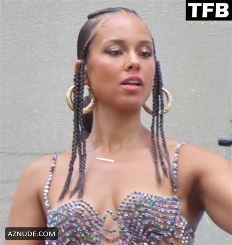 Alicia Keys Sexy Seen Showcasing Her Hot Cleavage At The Radio City