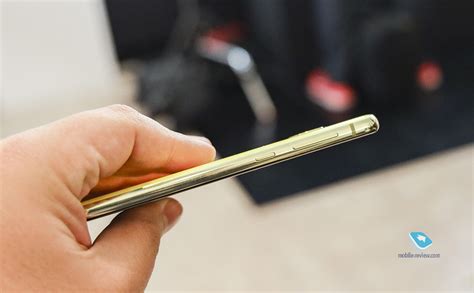 Mobile-review.com Первый взгляд на Samsung Galaxy S10e