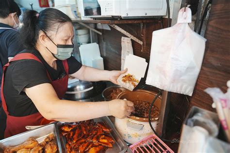 侯家火雞肉飯 · 冰品 南港東新路排隊便當店 30年老店不只賣便當 豆花跟剉冰也有賣 @Stancy Teacher 美味異想世界