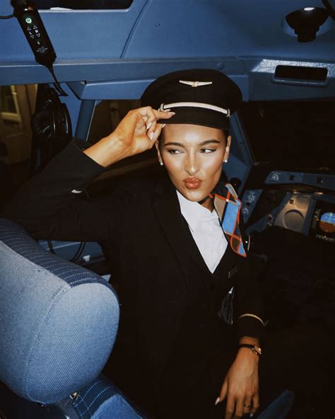 cabincrewlegs (@cabincruelegs) • Instagram photos and videos