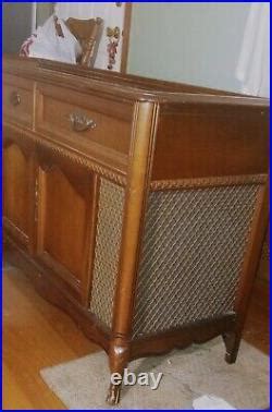 Vintage Magnavox Entertainment Console Stereo Am/Fm Radio Record Player ...