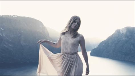 Myrkur annonce son nouvel album de Folk intitulé Folkesange