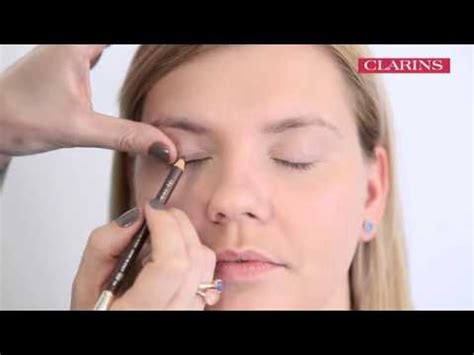 Макияж от Clarins: цветотип "Весна" - YouTube