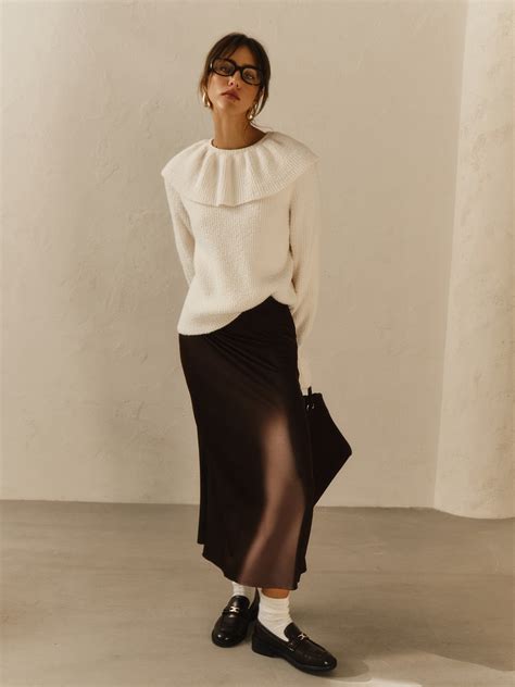 Свитер с воланами на воротнике и рукавах :: LICHI - Online fashion store