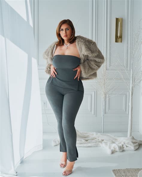 Sophie Hall | @novamen Books and Bikinis because why not