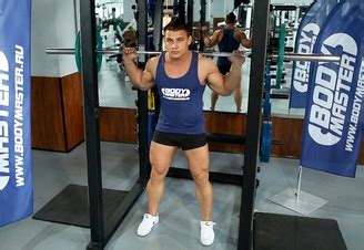 Приседания со штангой: работающие мышцы и техника выполнения