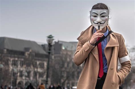 Masky pre fanúšikov skupiny Anonymous - Megatron.sk