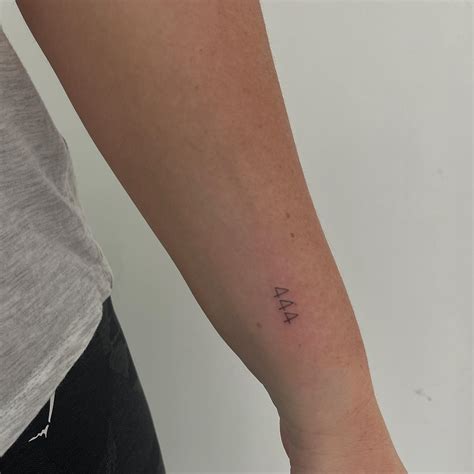 Share more than 67 444 finger tattoo best - in.eteachers