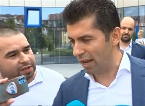 КИРО СИ ИЗПУСНА НЕРВИТЕ: Вижте как удари с лакът журналист заради ...