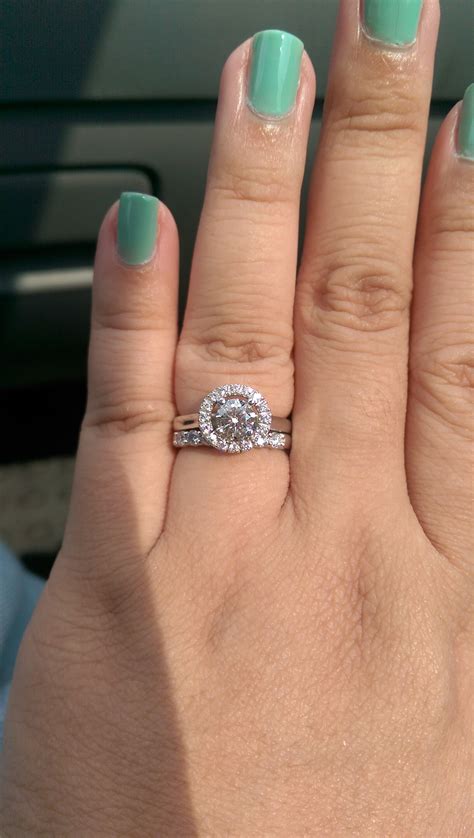 what hand does your wedding rings go on