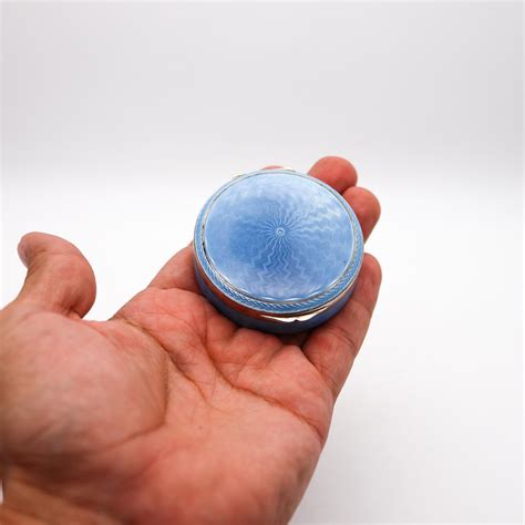 v blue round pill 1