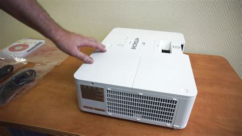 Стационарный широкоформатный проектор Hitachi CP-WU5500 - YouTube