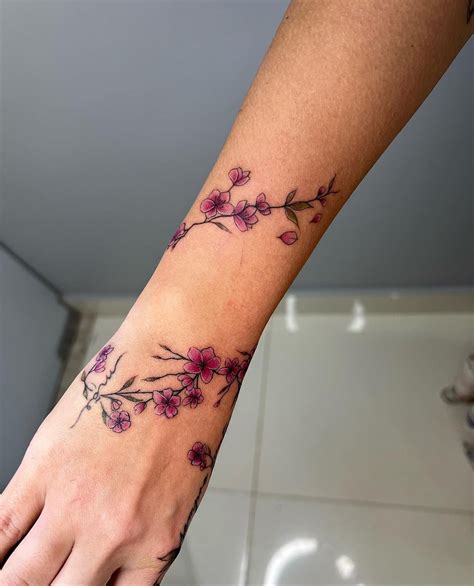 Tattoo Feminina Na Mao - Tatuagem feminina na mão: 15 ideias para inspirar a sua próxima tatto