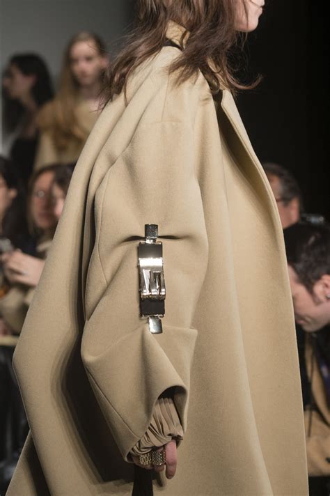 Krizia Fall 2018 | Fashion details, Fashion, Fashion details design