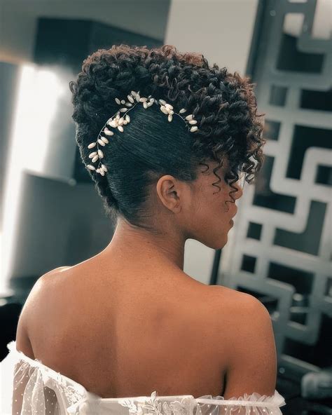 66 Beautiful Curly Wedding Hairstyles - Styleoholic