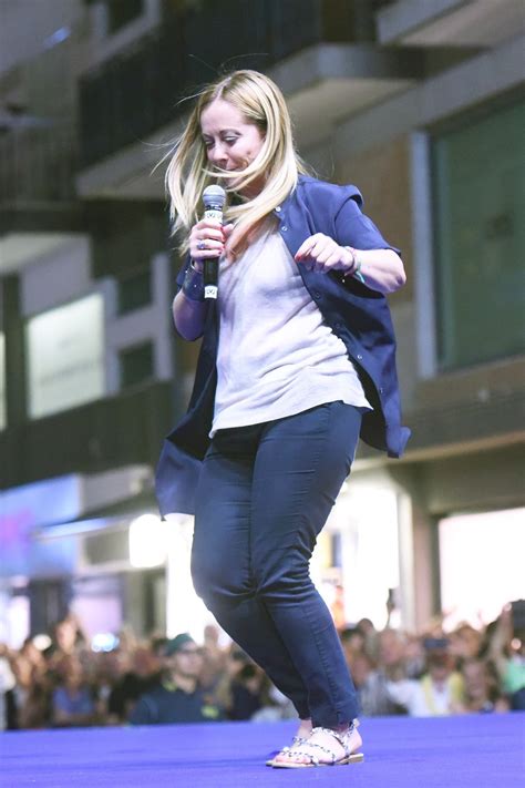 The best Giorgia Meloni feet pictures 🤩