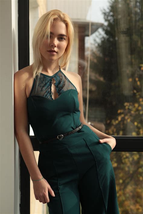 배경 화면 : Scarlet Met Art Model, 실내의 여성, 금발 3744x5616 - photoacount2014