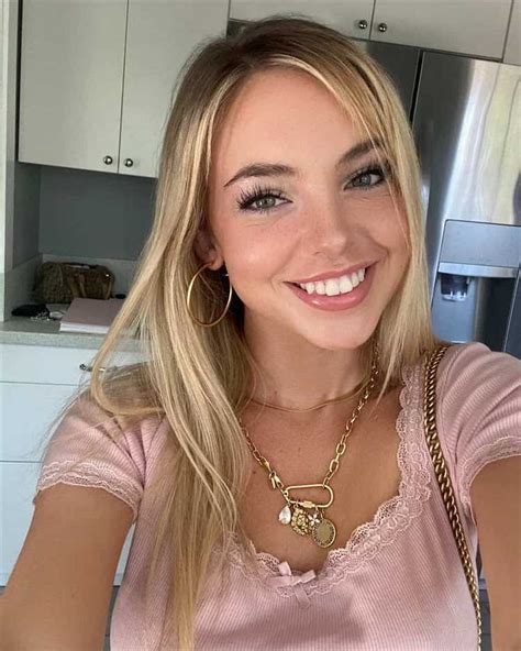 Emma Kotos: A Comprehensive Guide to Her Biography, Age, Height, Figure ...