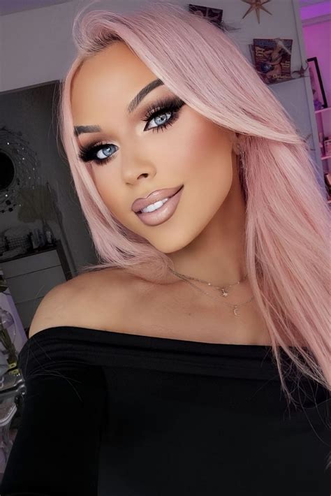 The Sublime Beauty of Farrah Moan – CD Girls