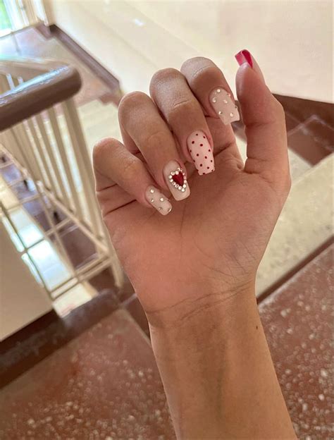 белый дизайн со стразами | Pink gel nails, Work nails, Pretty nails