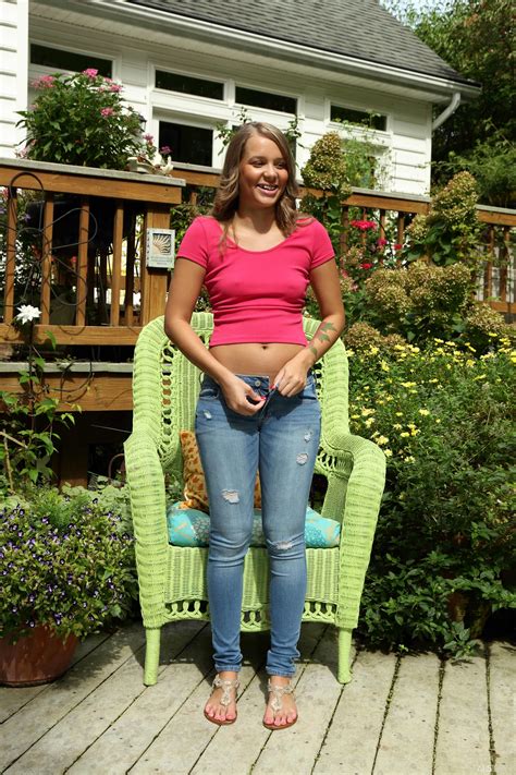 Liza Rowe : r/thongsandals