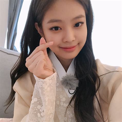 netizens  begging jennie    debut   actress koreaboo