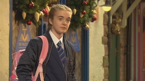 Hollyoaks spoilers: Ella Richardson is drug dealing! Will she get ...