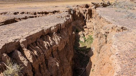 Earth's Silent Fracture: Rapid Fault Slip Captured in Stunning Video