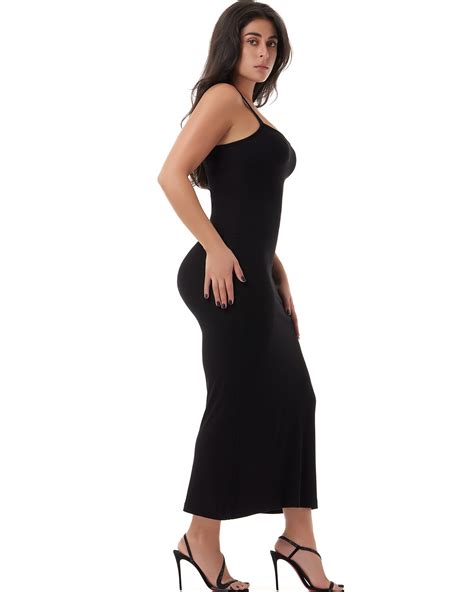 ‎سارة‎ | I put my hand up on my hip 🖤👠🖤 | Instagram