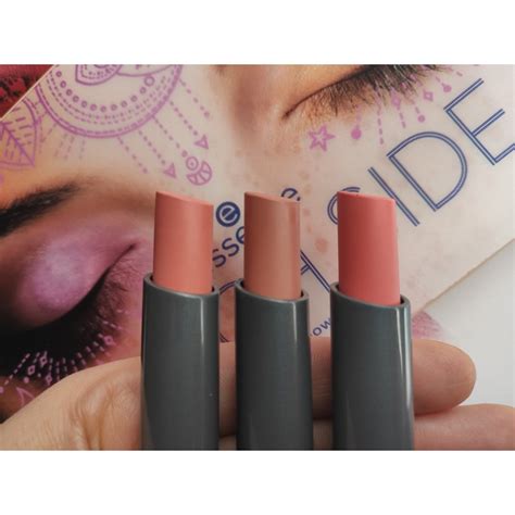 Губная помада Essence PERFECT matte lipstick