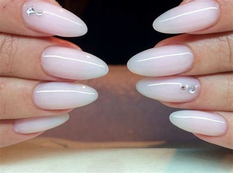 nagel unter gel gebrochen | Almond acrylic nails, Almond acrylic nails ...
