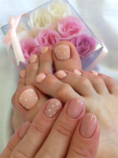 Педикюр и маникюр 💅🏻 и покрытие гельлак | Дизай ногтей, Модные ногти ...