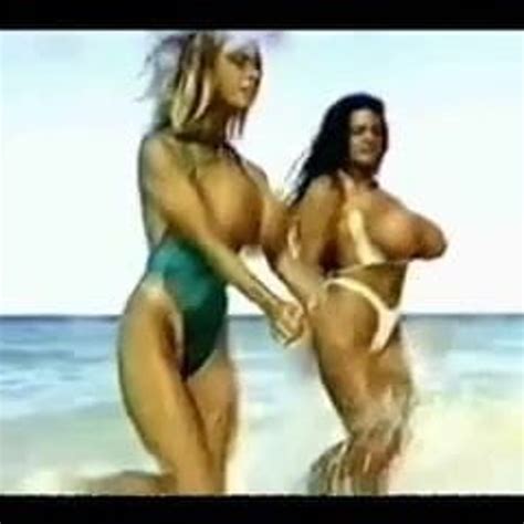 hot babes twerking naked 1