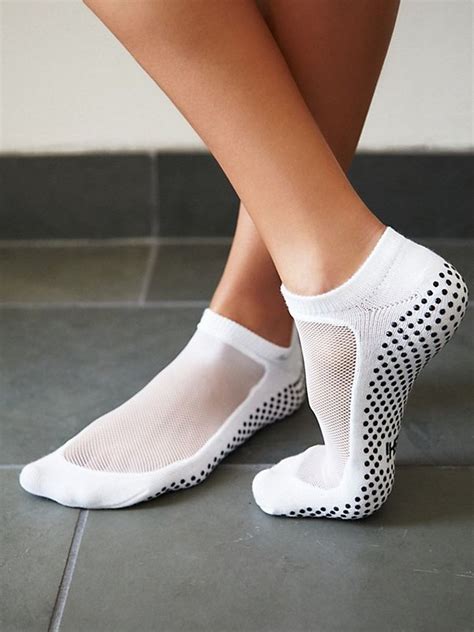 30 Most Comfortable Yoga Shoes that Must You Have https://fasbest.com ...
