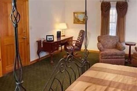 Stroudsmoor Country Inn, Stroudsburg: Room, Prices & Reviews | Travelocity