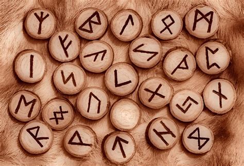 Руническая магия: символы, обереги, гадания