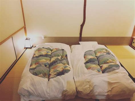 Sleeping on a Futon | Exploring the benefits on health and design ...