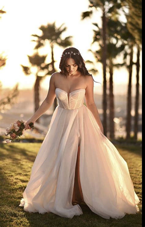 Martina Liana Sample Wedding Dress Save 20% - Stillwhite