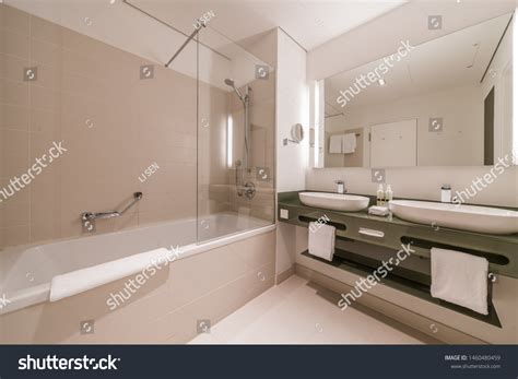 12,271 Hotel Washroom Stock Photos, Images & Photography | Shutterstock