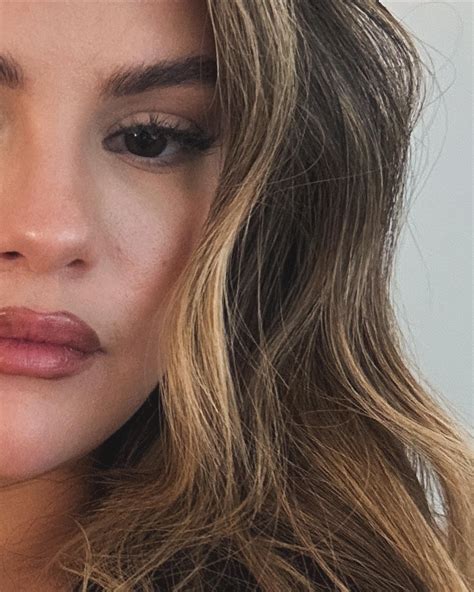 Selena Gomez's Face Surgery Rumors Sparked by Her Selfies