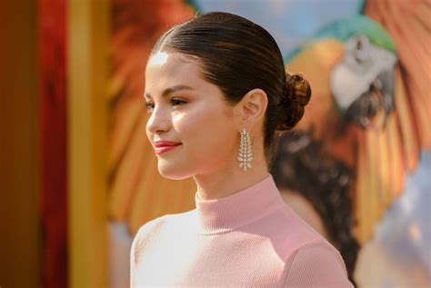 Selena Gomez's Philanthropy: Making a Real Difference - d2mrfsd