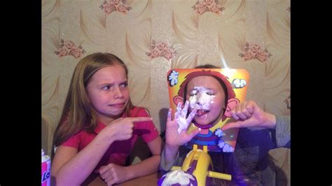 Игра ТОРТ В ЛИЦО ! PIE FACE ! Torte in Faccia ! эта игра УЖАСНАЯ ...