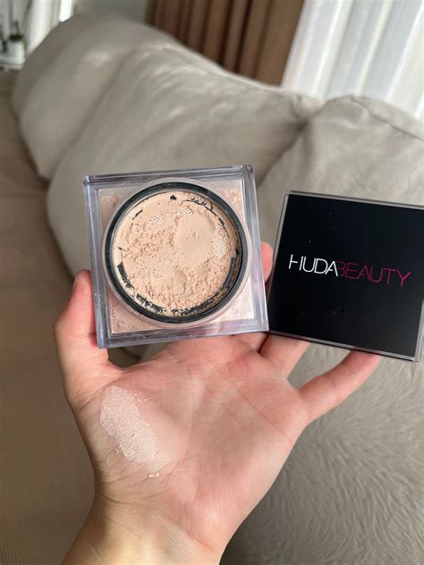 Huda Beauty Easy Bake powder – anascosmetics