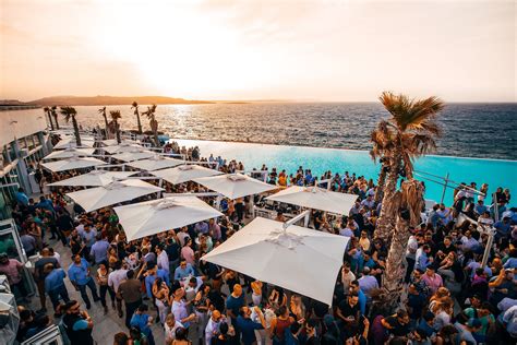 Cafe del Mar at sunset #Malta #Holiday #Party #Sunset | Viajar a malta