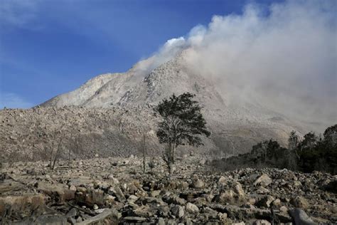 Ash clouds of Sinabung