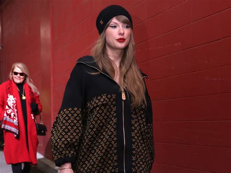 Suddenly, Full-Frontal Male Nudity Is in Full Swing on TV | Vogue