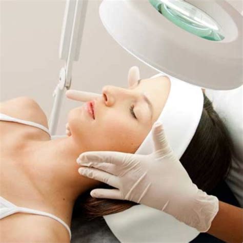 LIMPIEZA DE CUTIS – Dr. Aldo Stucchi